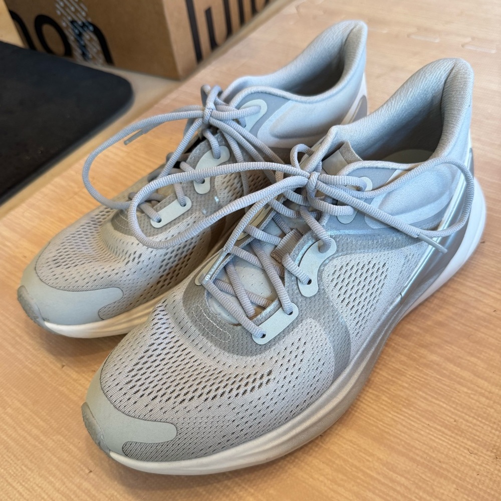 Lululemon Blissfeel Womens Running Shoe
Silver Drop / Silver Drop / Alpine White - Picture 4 of 16